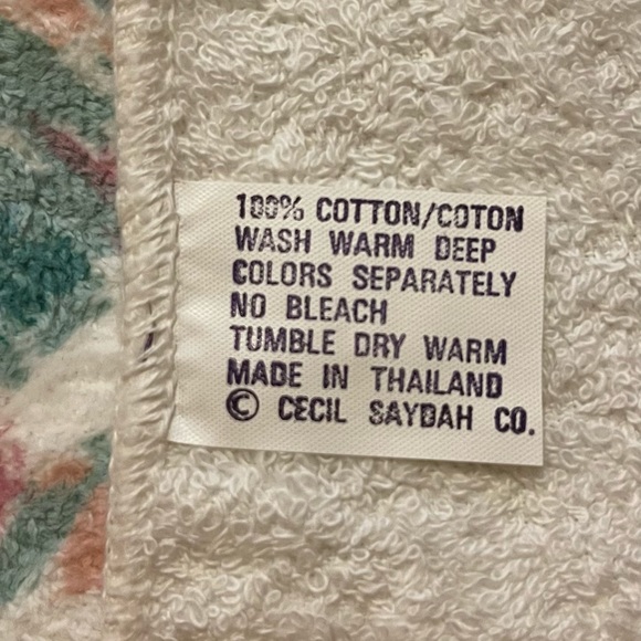 2 Hand Towels and 2 Washcloths Bundle NWOT - Picture 2 of 2